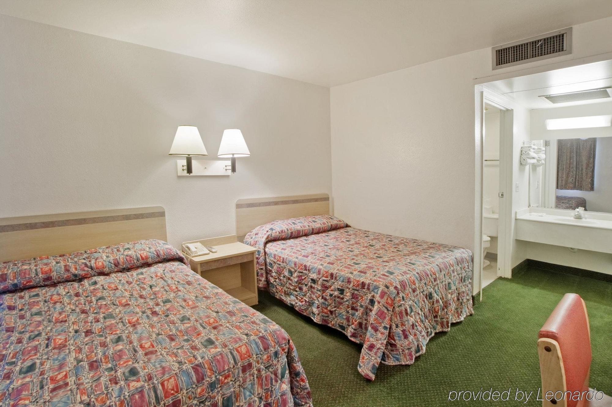 Travel Inn Sharonville Room photo