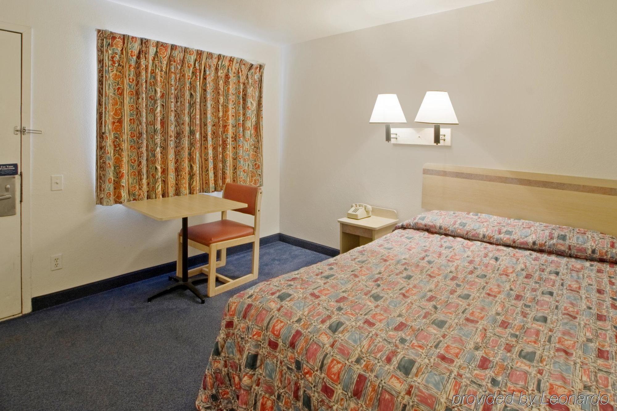 Travel Inn Sharonville Room photo